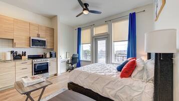 Iron/ironing board, free WiFi, bed sheets