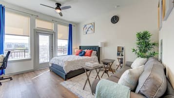 Iron/ironing board, free WiFi, bed sheets