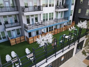 Terrace/patio - This inviting living space is the perfect spot to relax and unwind (Houston)