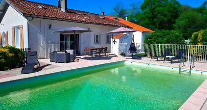 Villa in St Denis With Private Pool & Pyrenees View