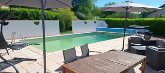 Villa in St Denis With Private Pool & Pyrenees View