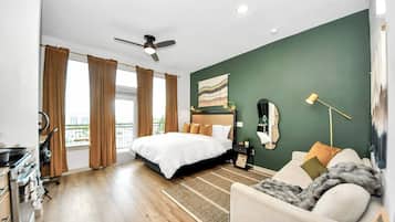 Een strijkplank/strijkijzer, gratis wifi, beddengoed