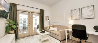 This apartment is a 0 bedroom(s), 1 bathrooms, located in Houston, TX.