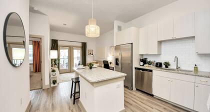 This studio is a 0 bedroom(s), 1 bathrooms, located in Houston, TX.