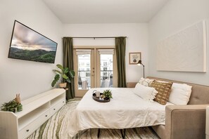 Iron/ironing board, free WiFi, bed sheets