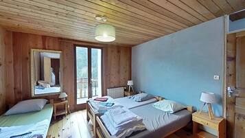 2 bedrooms, WiFi, bed sheets