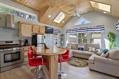 New 2-bedroom cabin with WiFi, AC in delightful Old Orchard Beach