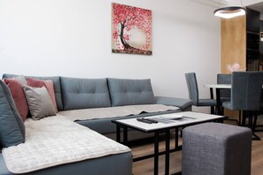 Leilighet, 2 soverom, tilgjengelighetstilpasset, hageutsikt | Oppholdsrom