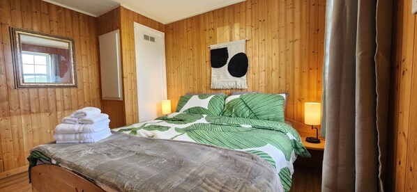 2 bedrooms, WiFi, bed sheets