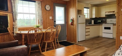 2 king BD Full kitchen Large outdoor space | Unit 8 @ The Great Cabot Lodge