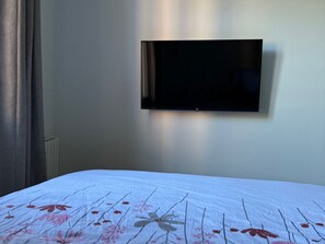 1 chambre, fer et planche à repasser, Wi-Fi, draps fournis