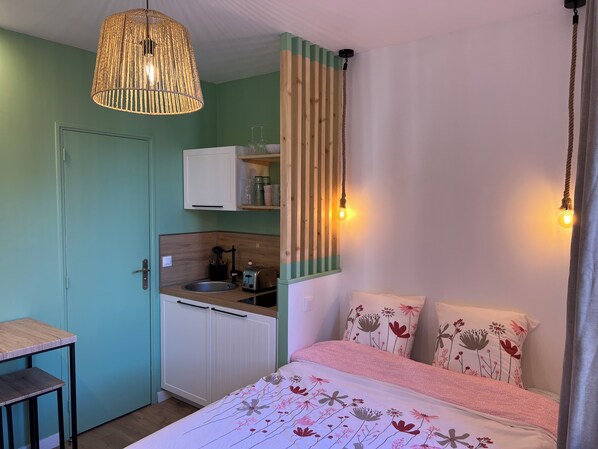 1 habitación, tabla de planchar con plancha, wifi y ropa de cama 