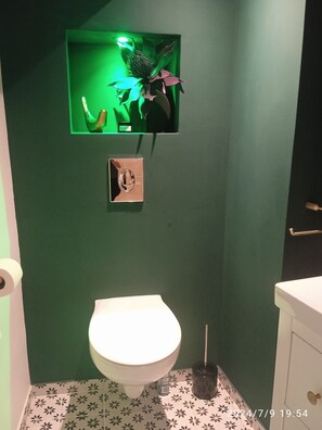 Hårtørrer, håndklæder, Toiletpapir