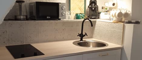 Fridge, microwave, stovetop, coffee/tea maker