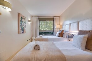 3 chambres, fer et planche à repasser, Wi-Fi, draps fournis