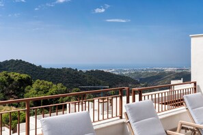 Property grounds - Casa Masari - 3BR Townhouse in the mountains with sea views (Andalusia)