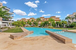 A heated pool - Luxury 2-bedroom 2-bathroom apartment in Cabo Roig area, Spain (Orihuela)