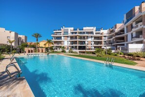 Een verwarmd zwembad