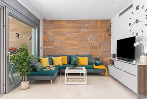 Smart TV - Luxury 2-bedroom 2-bathroom apartment in Cabo Roig area, Spain (Orihuela)