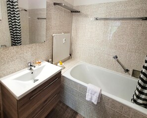 Apartment | Badezimmer