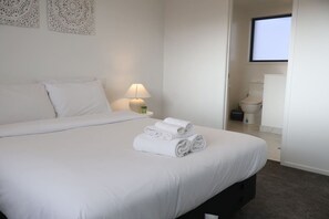 2 chambres, fer et planche à repasser, Wi-Fi gratuit, draps fournis