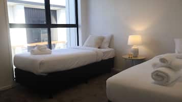 2 habitaciones, escritorio, tabla de planchar con plancha y wifi gratis