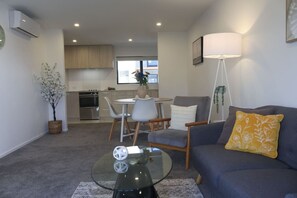 Smart TV - Cosy 2BR House in Carrington Rd. (Auckland)