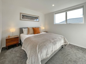 2 habitaciones, tabla de planchar con plancha, wifi y ropa de cama