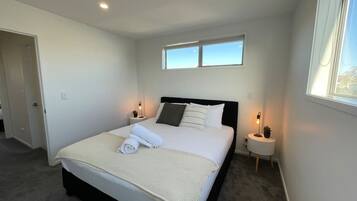 2 habitaciones, tabla de planchar con plancha, wifi y ropa de cama