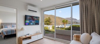 Luxury Lakeside Landing