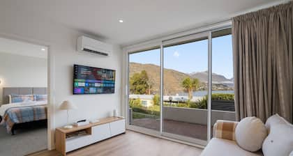 Luxury Lakeside Landing
