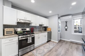 Microondas, horno, parrilla de estufa y lavavajillas 