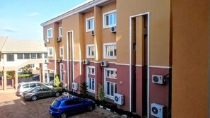 Front of property - Hallydays Hotel and Resort  (Makurdi)