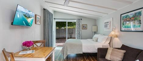 Skrivebord, strykejern/-brett, wi-fi og sengetøy