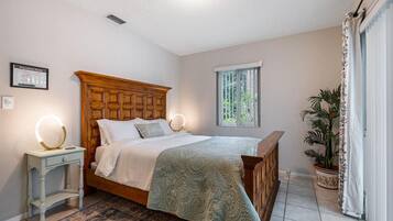 2 habitaciones, escritorio, tabla de planchar con plancha y wifi