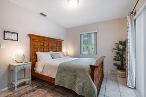 2 dormitorios, escritorio, tabla de planchar con plancha y wifi