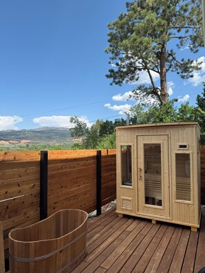 Terrace/patio - Warm Winter Gateway Private Sauna w Epic View (Colorado Springs)