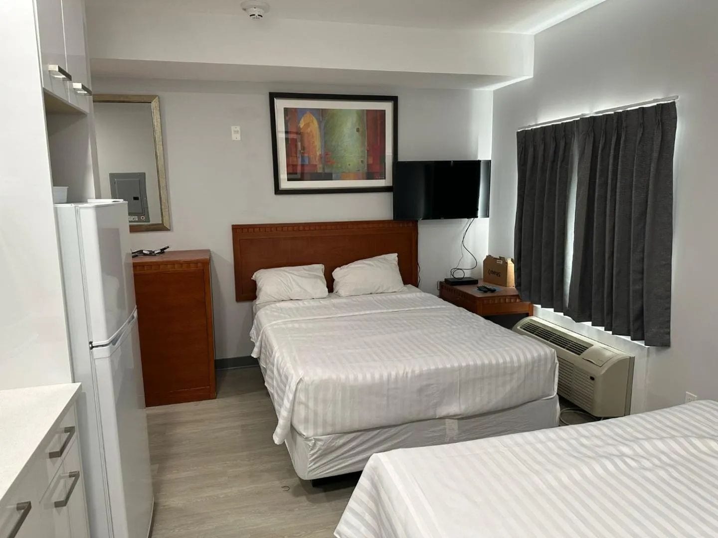 2 Queen Bed with Kitchen, Mountain View Air Conditioner