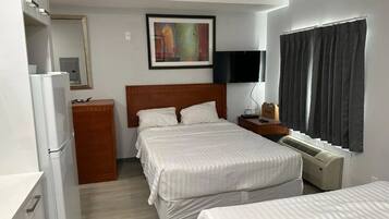 2 Queen Bed with Kitchen, Mountain View Air Conditioner