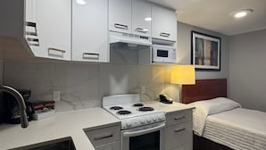 1 Queen Bed with Kitchen, Mountain View