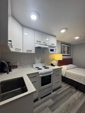 Espacio para trabajar con laptop y wifi gratis