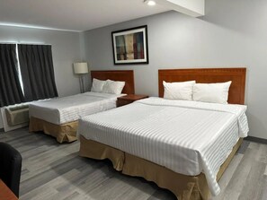 Quarto casal superior, ar-condicionado, vista para a montanha | Espaço de trabalho para notebook, Wi-Fi de cortesia
