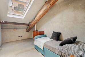 3 chambres, coffre-fort, fer et planche à repasser