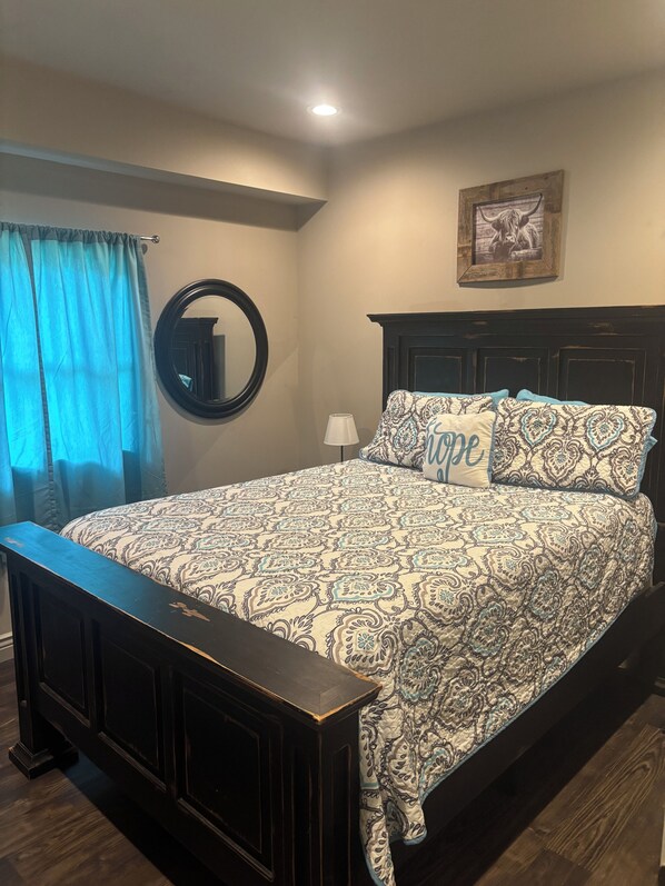 3 bedrooms, iron/ironing board, WiFi, bed sheets