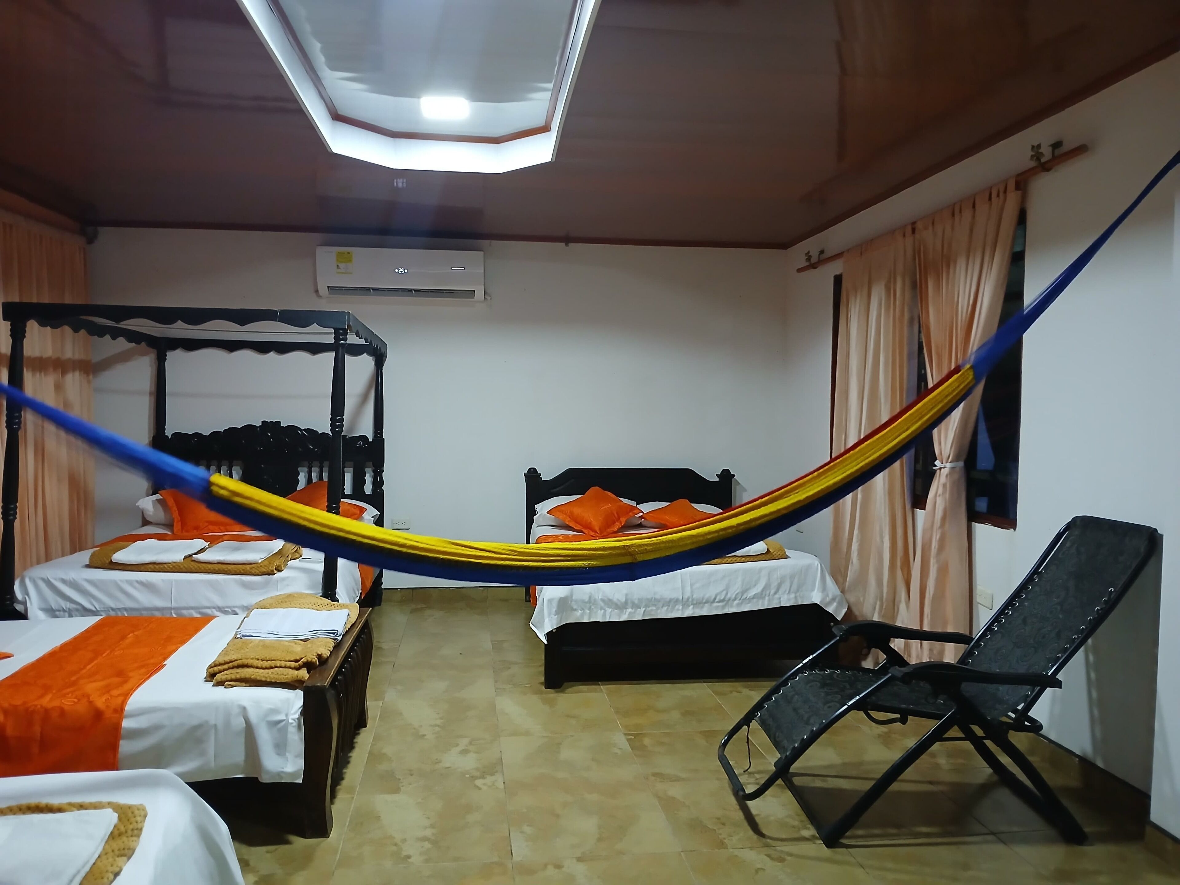 6 bedrooms, iron/ironing board, WiFi