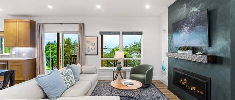 Comfort House, Bay View | Living room