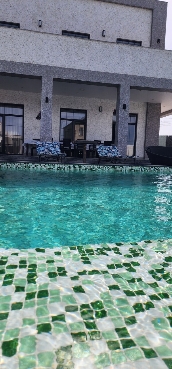 Pool - Luxury seaside villa in Baku, 50 m to beach (Baku)