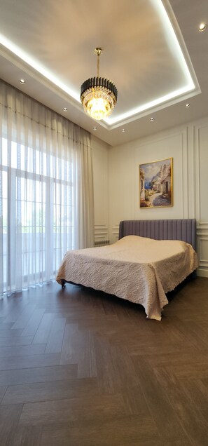 3 bedrooms, iron/ironing board, WiFi - Luxury seaside villa in Baku, 50 m to beach (Baku)
