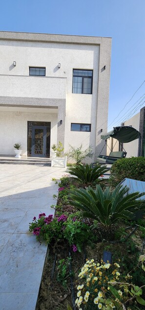 Exterior - Luxury seaside villa in Baku, 50 m to beach (Baku)