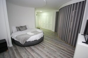 6 Schlafzimmer, Bügeleisen/Bügelbrett, kostenloses WLAN, Bettwäsche